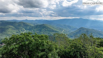 /international/us/l59-eagle-cliff-trail-banner-elk-nc-110100977454/