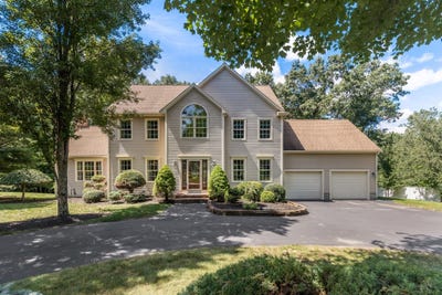 /international/us/90-northridge-dr-east-bridgewater-ma-110109891400/