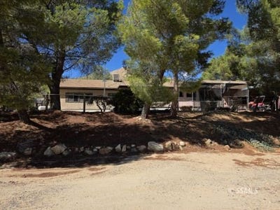 /international/us/122-cypress-ln-wofford-heights-ca-110110323636/