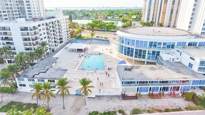 /international/us/5445-collins-ave-miami-beach-fl-110119767696/