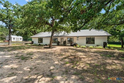 /international/us/443-county-road-316-jonesboro-tx-110108752886/