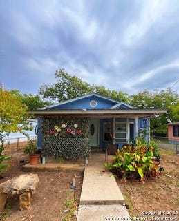 /international/us/1709-ave-e-hondo-tx-110095507266/