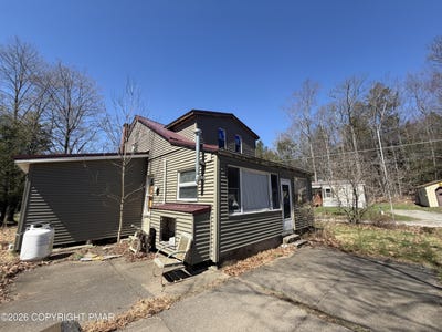/international/us/25-tree-top-road-tunkhannock-pa-110107714329/