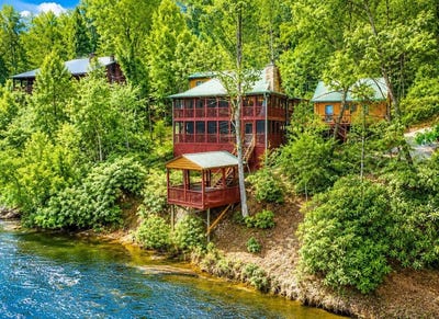 /international/us/120-north-riverview-ln-ellijay-ga-110109169582/