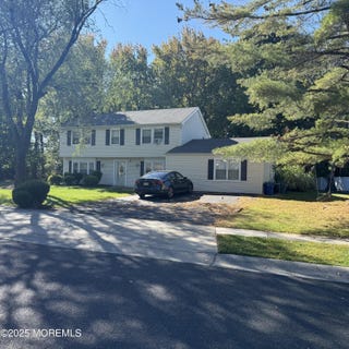 /international/us/28-cypress-lane-matawan-nj-110108662565/