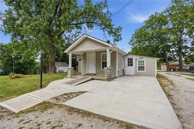 /international/us/404-salem-road-excelsior-springs-mo-110108605830/