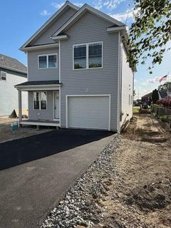 /international/us/7-kinsman-street-cumberland-ri-110108149333/