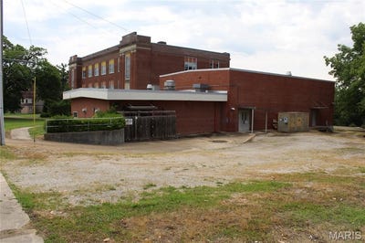 /international/us/910-vine-street-poplar-bluff-mo-110108474668/