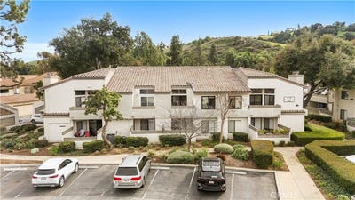 /international/us/18-town-and-country-road-pomona-ca-110108019979/