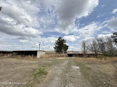 /international/us/2384-highway-51-winona-ms-110106230445/