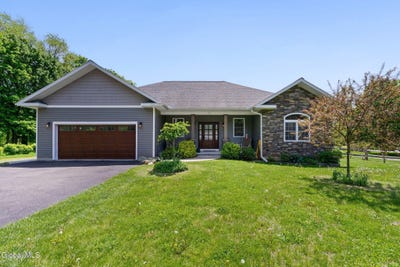 /international/us/108-green-avenue-castleton-on-hudson-ny-110108502722/