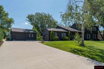 /international/us/143-outer-drive-le-sueur-mn-110100819166/