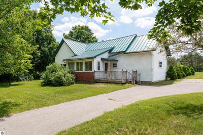 /international/us/5201-w-14-road-mesick-mi-110109138186/