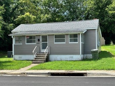 /international/us/505-hill-street-farmville-va-110109486361/