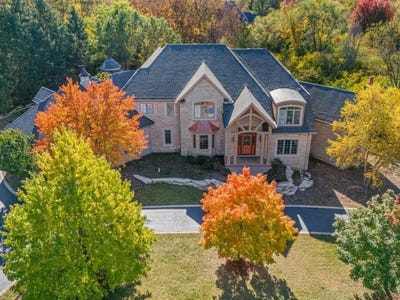 /international/us/239-indian-trail-road-north-barrington-il-110095381894/