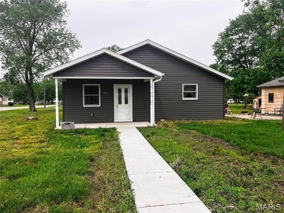 /international/us/101-n-railroad-street-patoka-il-110099199171/