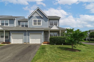 /international/us/9-shady-lane-central-islip-ny-110108937529/