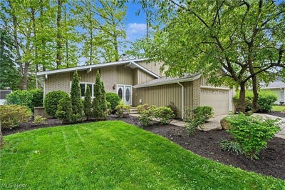 /international/us/6536-duneden-avenue-solon-oh-110108360726/