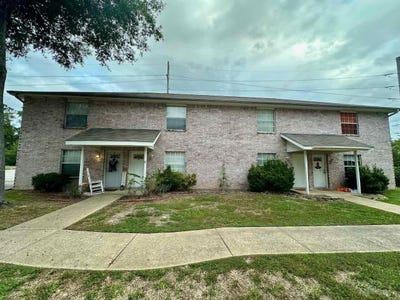 /international/us/527-n-village-creek-parkway-lumberton-tx-110107991950/