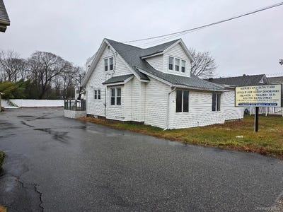 /international/us/90-medford-avenue-patchogue-ny-110104332826/
