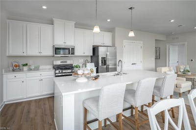 /international/us/7102-bridgeway-drive-suffolk-va-110110268003/