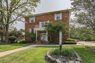 /international/us/5830-n-high-street-worthington-oh-110090423651/