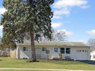 /international/us/1427-mark-drive-freeport-il-110106615761/