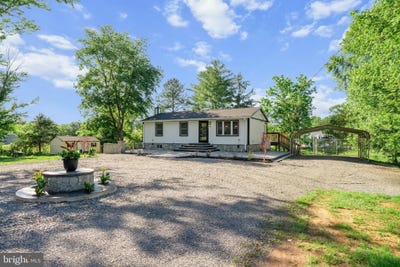 /international/us/2374-carriage-ford-road-catlett-va-110108417374/