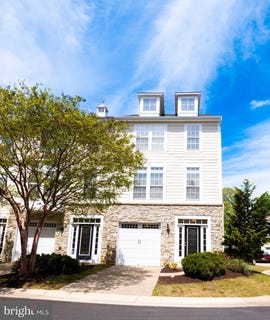 /international/us/301-monroe-point-drive-colonial-beach-va-110107516724/