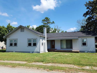 /international/us/1919-wilkerson-street-flomaton-al-110100987026/