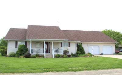 /international/us/26-eastland-court-carlinville-il-110107928624/