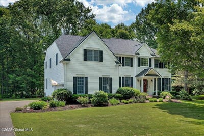 /international/us/26-nadler-road-clifton-park-ny-110100452923/