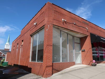 /international/us/437-north-church-st-hendersonville-nc-110107854792/
