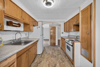 /international/us/7-bateman-street-sanford-me-110119957866/
