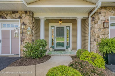 /international/us/129-wyndham-road-south-abington-twp-pa-110100897102/