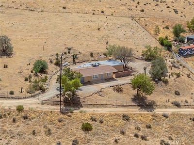 /international/us/9838-buena-vista-street-apple-valley-ca-110110348715/
