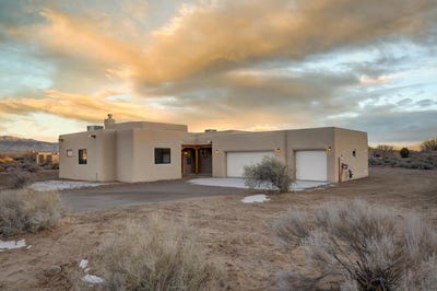 /international/us/1597-camino-de-la-tierra-road-corrales-nm-110120413097/