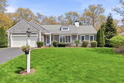 /international/us/140-pheasant-hill-circle-cotuit-ma-110108027150/