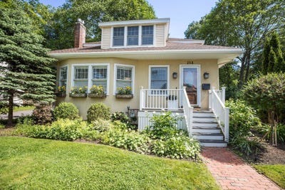 /international/us/238-willard-avenue-portsmouth-nh-110098843991/?lang=en