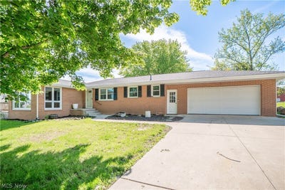 /international/us/4544-lakeknoll-street-louisville-oh-110108387269/
