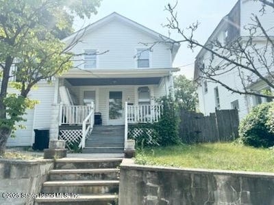 /international/us/8-alpine-avenue-staten-island-ny-110101270457/?lang=id