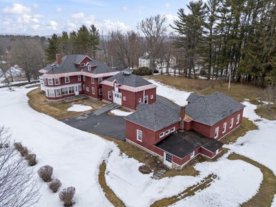 /international/us/42-fernald-street-wilton-me-110107401179/