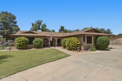 /international/us/7740-n-175th-avenue-waddell-az-110107568656/