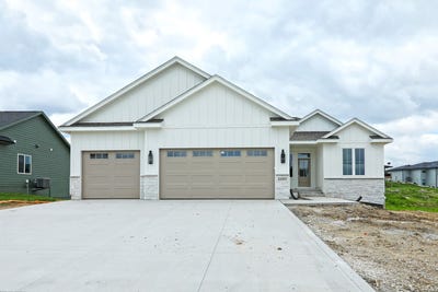 /international/us/2257-green-leaf-circle-norwalk-ia-110102430537/