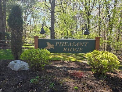 /international/us/10-pheasant-run-smithfield-ri-110107714049/