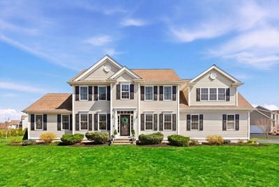 /international/us/1-quequechan-cir-lakeville-ma-110107377203/