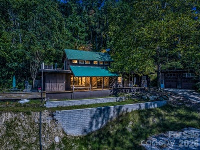 /international/us/500-e-poplar-drive-hendersonville-nc-110120083416/