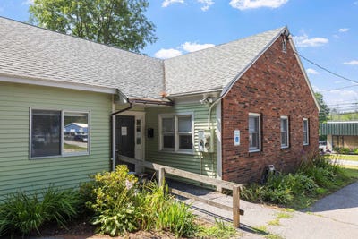 /international/us/214-lake-street-bristol-nh-110101245388/