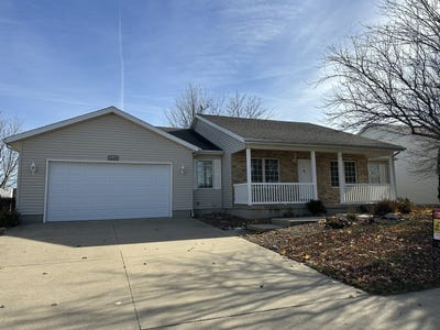 /international/us/1005-fox-run-villa-grove-il-110103502501/