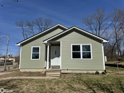 /international/us/1105-w-adams-avenue-fairfield-ia-110106622738/